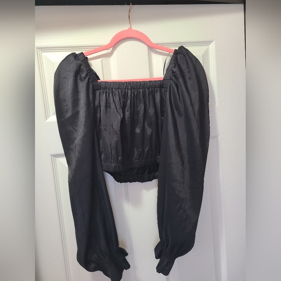 Elegant Black Puff Sleeve Crop Top - Picture 3 of 7